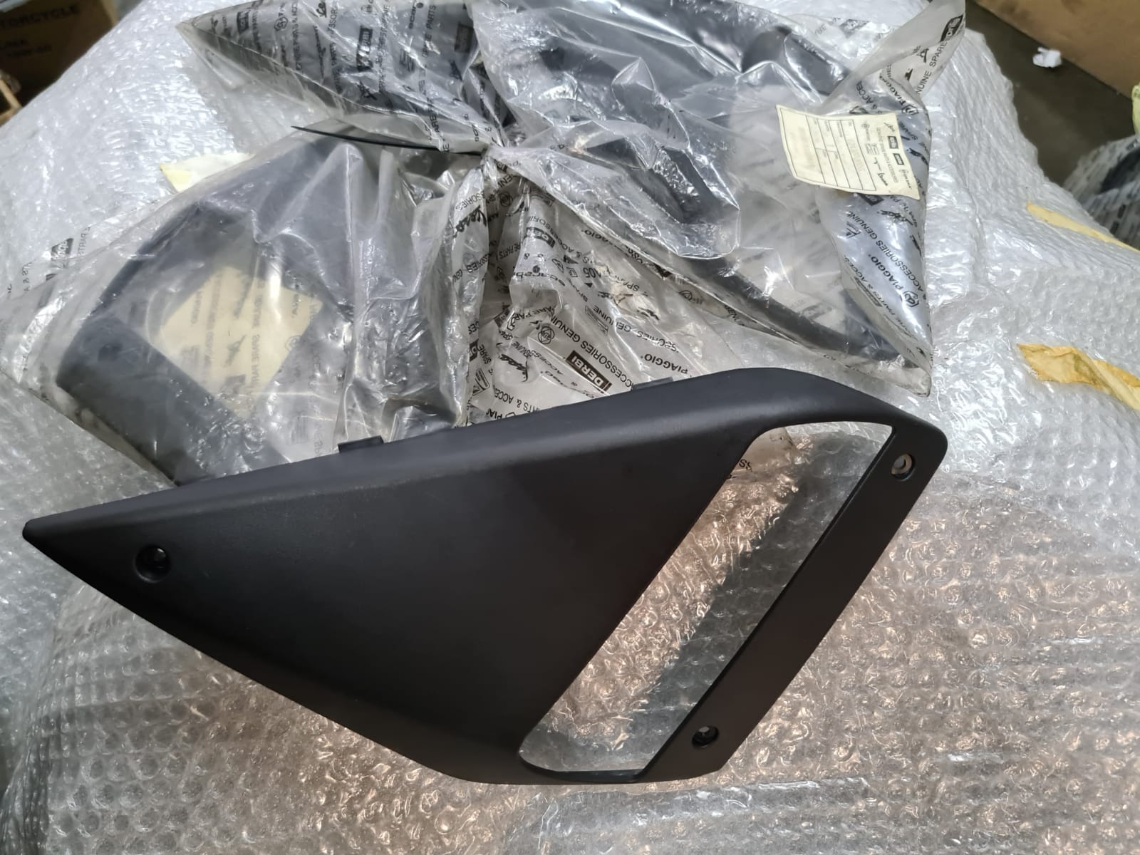 Front Shield Lower Side Fairing RH Indicator Support RH Genuine Aprilia Spare Part 624377000G